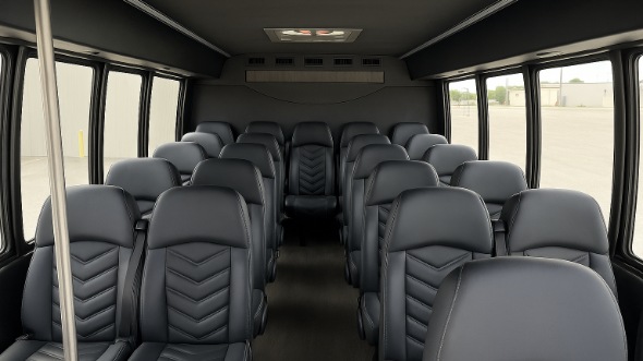 oak park 28 passenger minibus